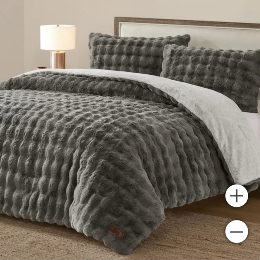 Frye Silver And Gray Faux Fur Comforter Set - King - Picture 4 of 12